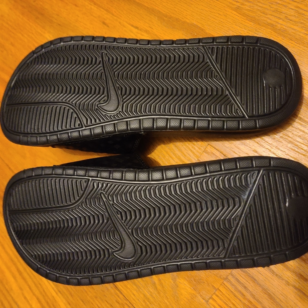 Nike Benassi slides - Picture 2 of 2